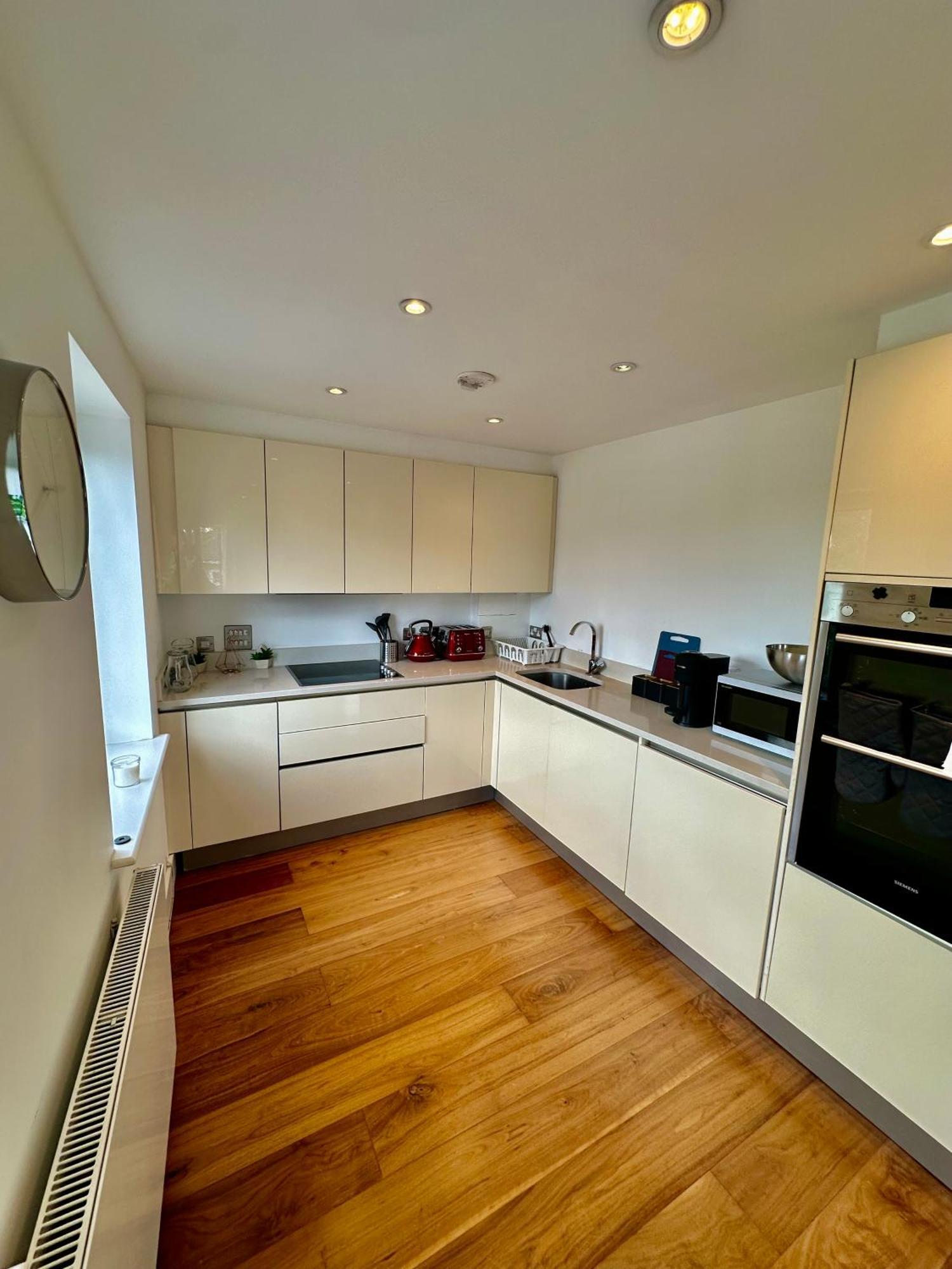 Large, Family Friendly 3-bed Flat In Wood Londra