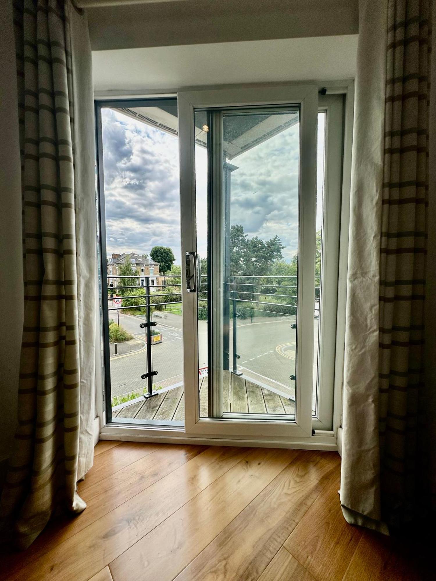 Apartament Large, Family Friendly 3-bed Flat In Wood *