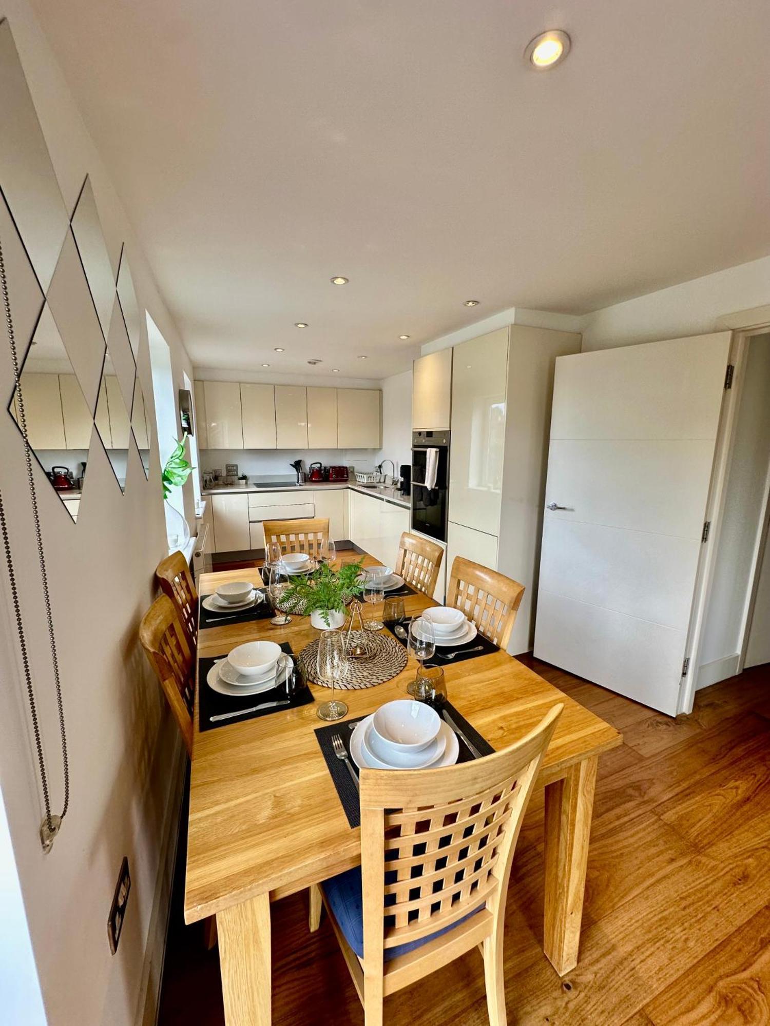 Large, Family Friendly 3-bed Flat In Wood Apartament Londra