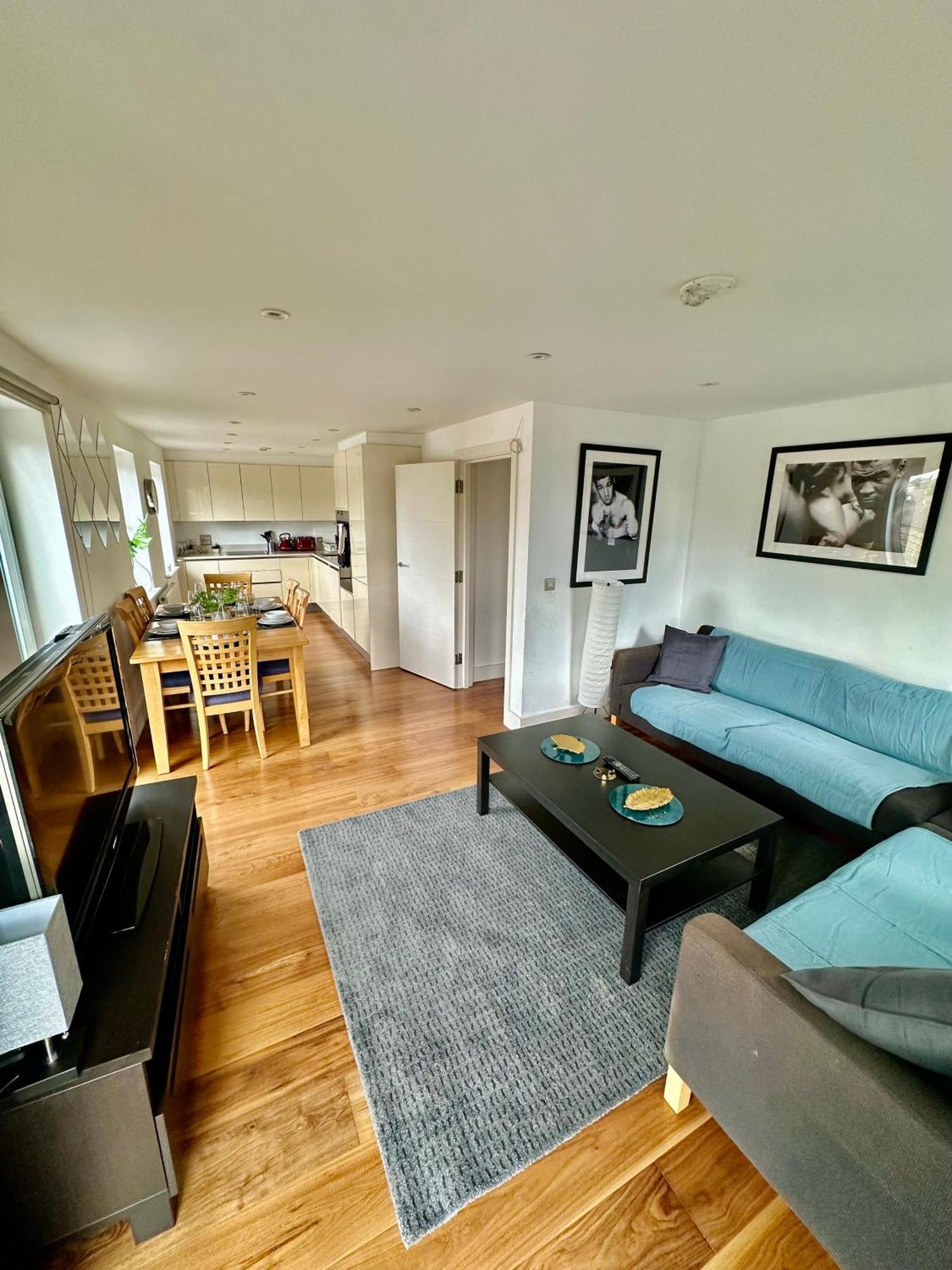 Apartament Large, Family Friendly 3-bed Flat In Wood *