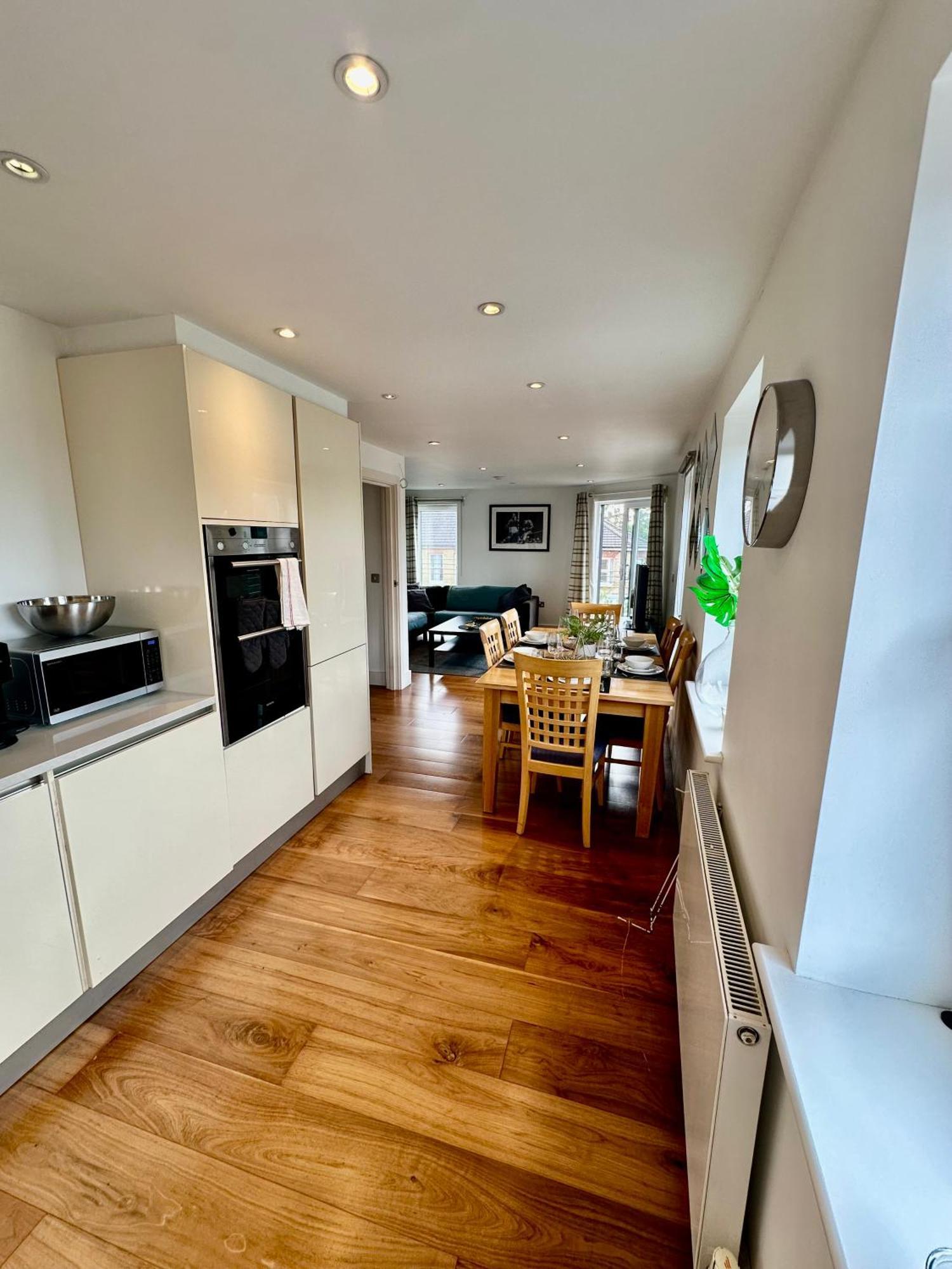 Apartament Large, Family Friendly 3-bed Flat In Wood